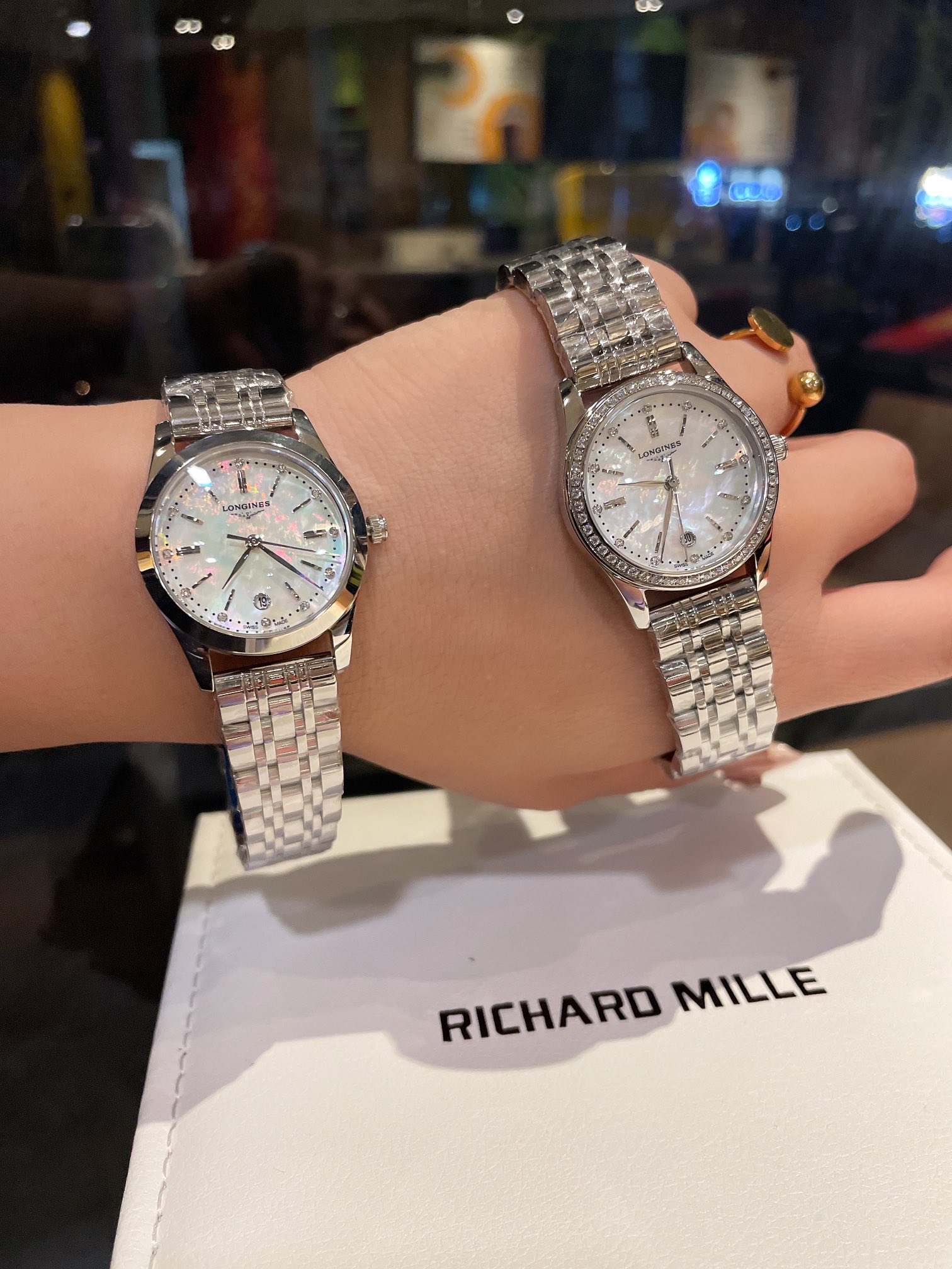 K0   浪琴 Longines 表结合女性材质与动感线条 打造出全新康柏系列Conquest Classic腕表 腕表仍然忠实于该品牌的标志性优雅气质 该系列腕表采用进口日本石英机芯 走时精准无比 并采用精钢表链 精致而细腻 完美符合当代女性需求