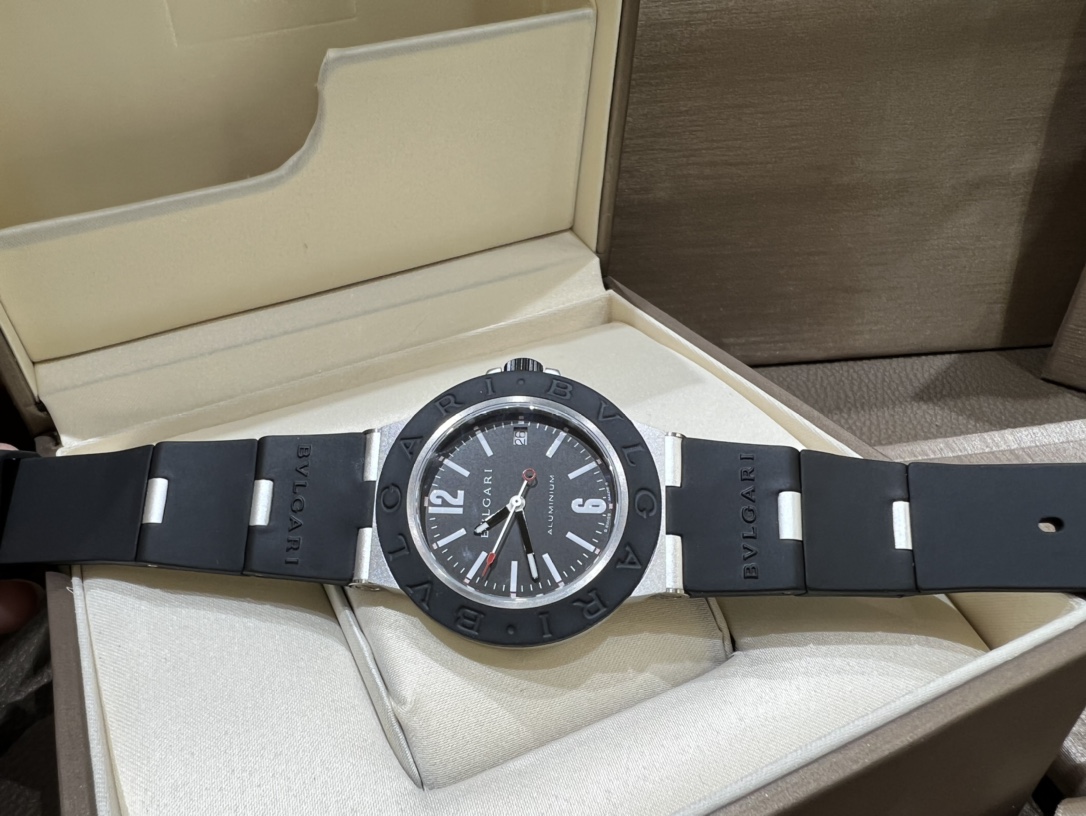 BVLGARI宝格丽推出的全新一代Aluminium腕表