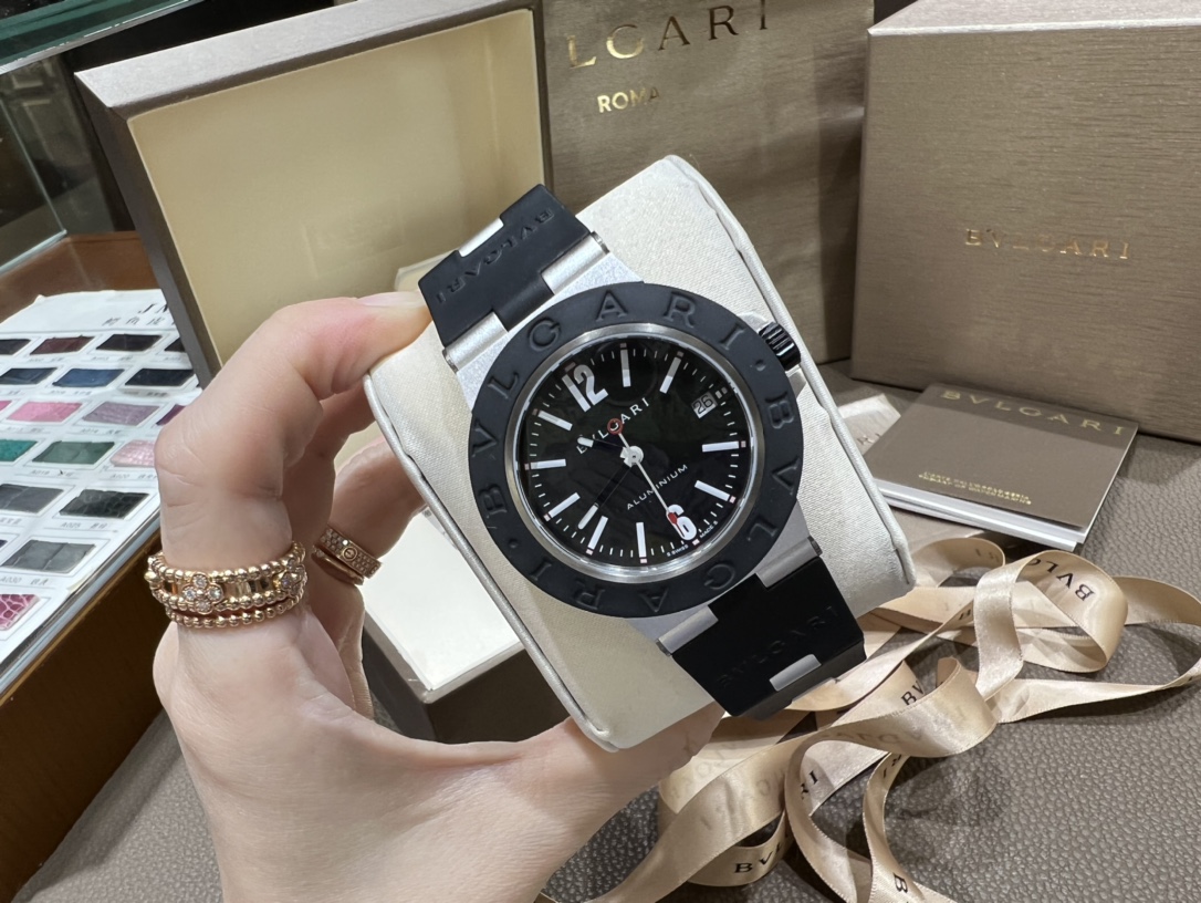 BVLGARI宝格丽推出的全新一代Aluminium腕表