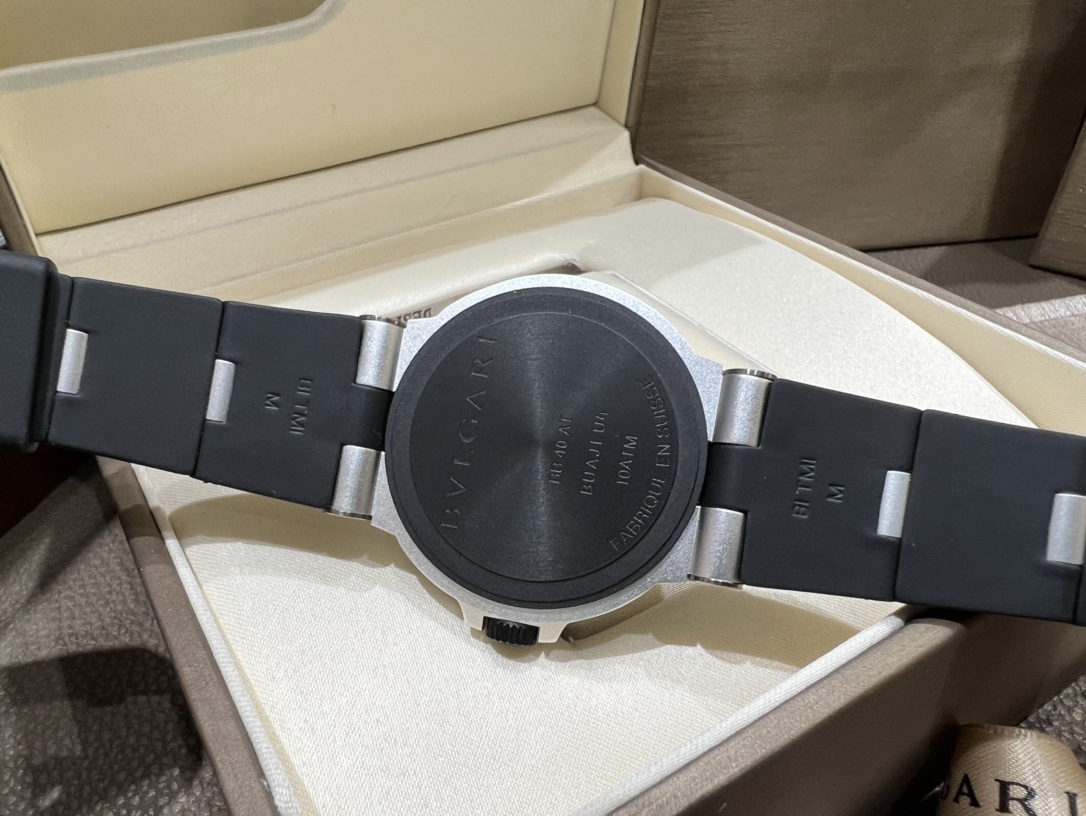 BVLGARI宝格丽推出的全新一代Aluminium腕表