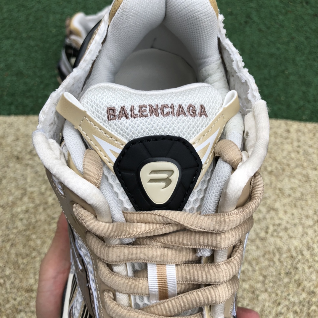 Balenciaga Balenciaga Valentine's Day 22 Runner Fashion Versatile Breathable Thick Sole Dad Shoes Rice Platinum