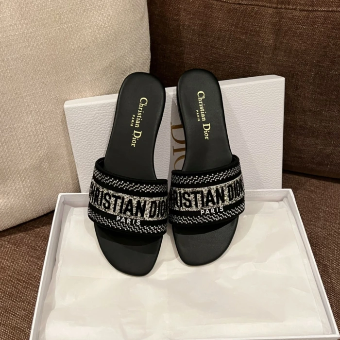 디올 자수 장식 플랫 샌들 141846