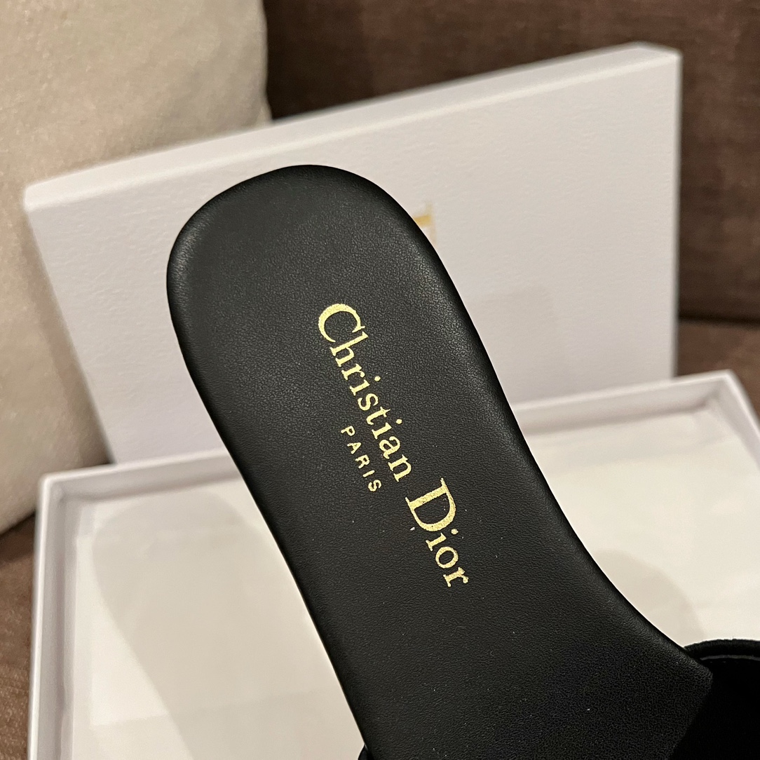 디올 Dway 여성 블랙 자수 플랫 샌들 상세 이미지 8