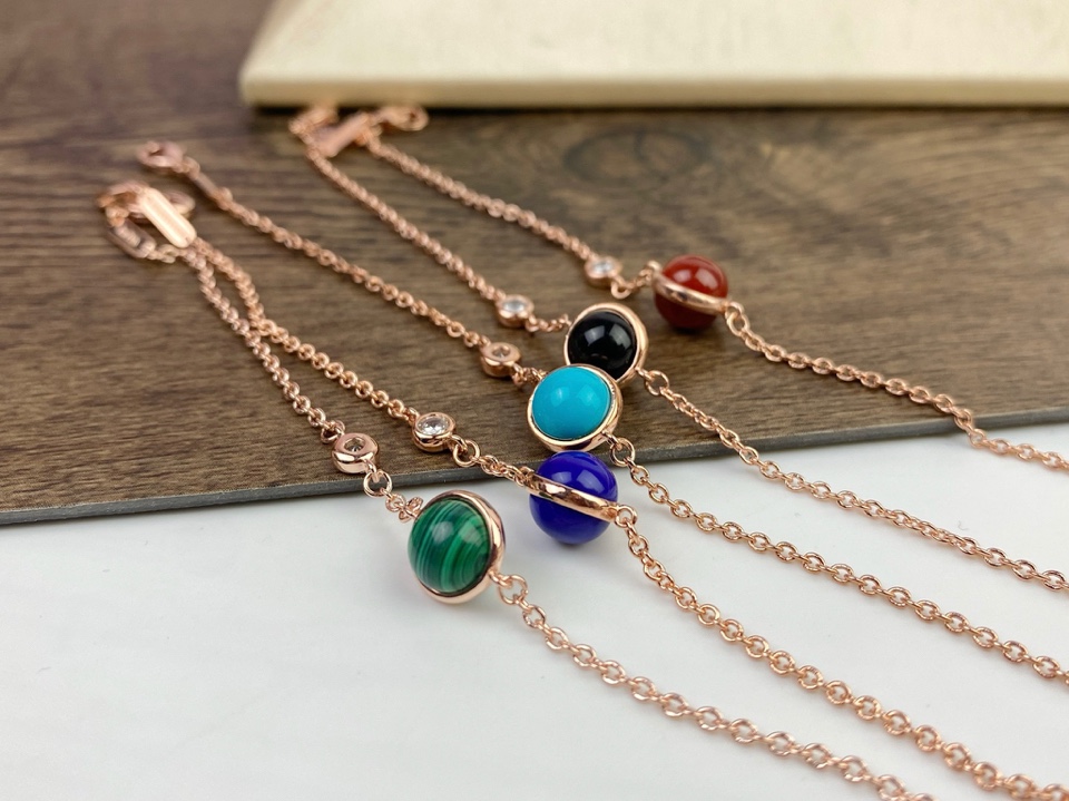 Title: P225 Count Possession Bracelet with Radiant Diamond and Gemstones Summary: Elegant bracelet with black, green, and boulder beads, adorned with a radiant diamond in 18k - 图片 8