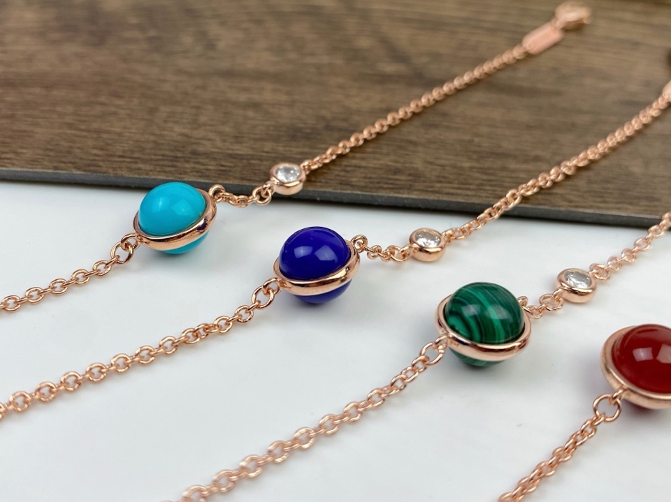 Title: P225 Count Possession Bracelet with Radiant Diamond and Gemstones Summary: Elegant bracelet with black, green, and boulder beads, adorned with a radiant diamond in 18k - 图片 4