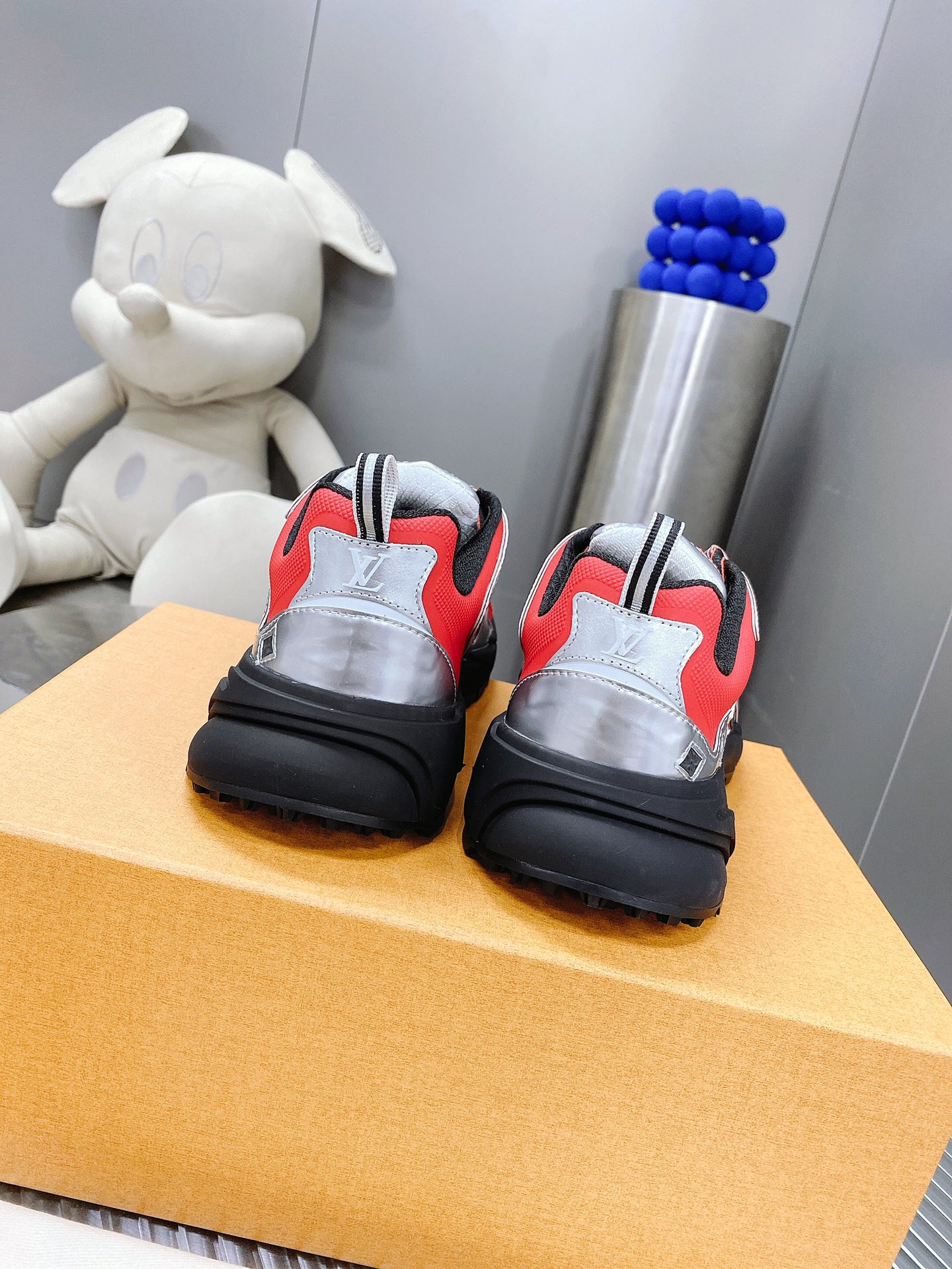 . Louis Vuitton Primavera/Verano 2022 Menswear Show presenta la zapatilla LV Runner Tatic: un textil