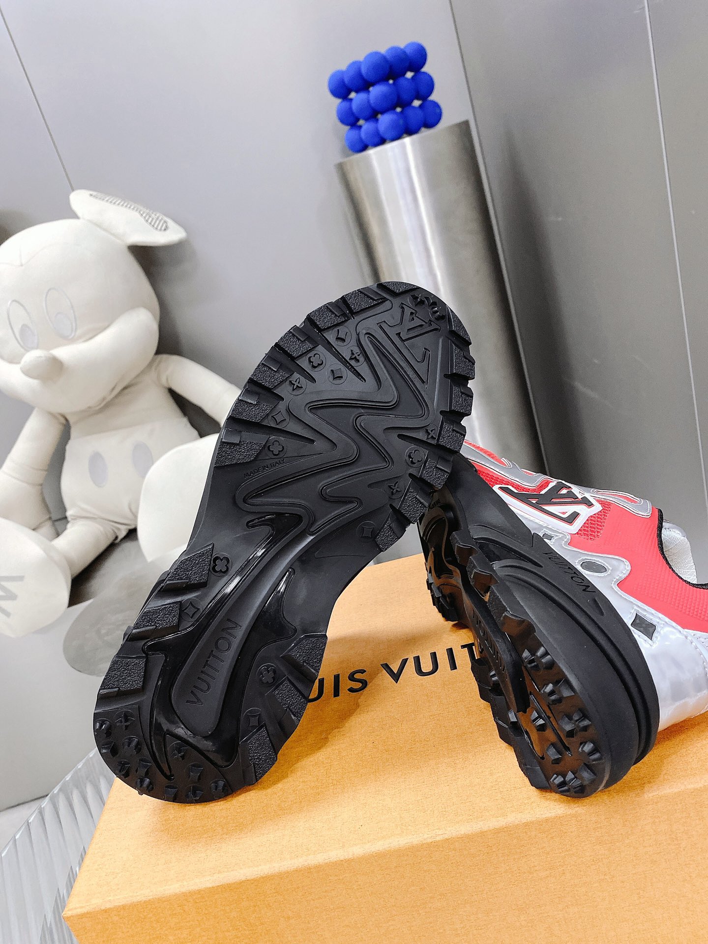 . Louis Vuitton Primavera/Verano 2022 Menswear Show presenta la zapatilla LV Runner Tatic: un textil