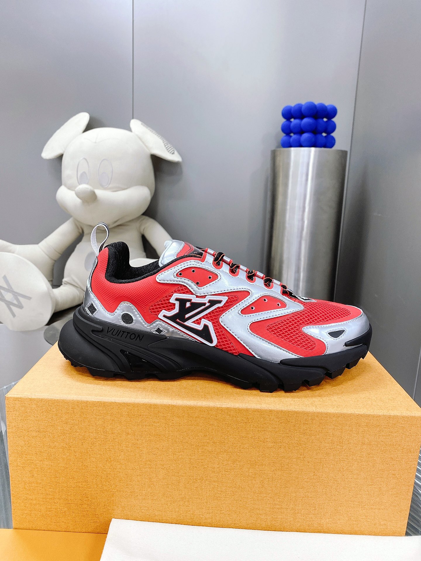 . Louis Vuitton Primavera/Verano 2022 Menswear Show presenta la zapatilla LV Runner Tatic: un textil