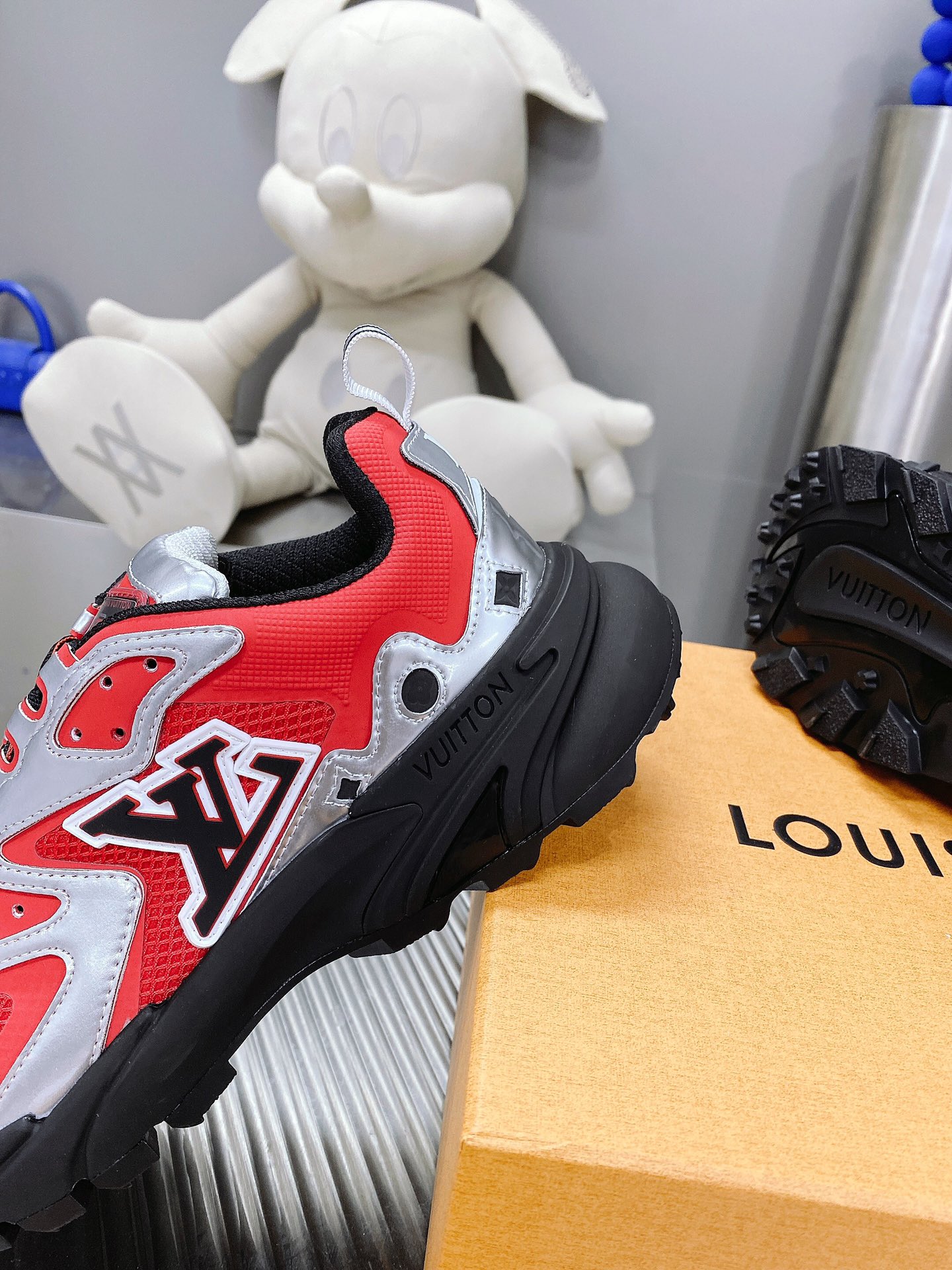 . Louis Vuitton Primavera/Verano 2022 Menswear Show presenta la zapatilla LV Runner Tatic: un textil