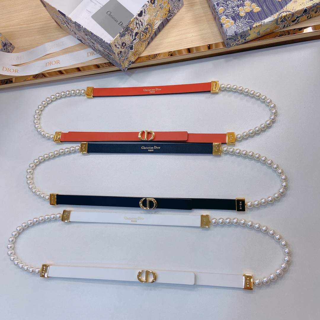 迪奥D1OR本季新款标志性的Dior