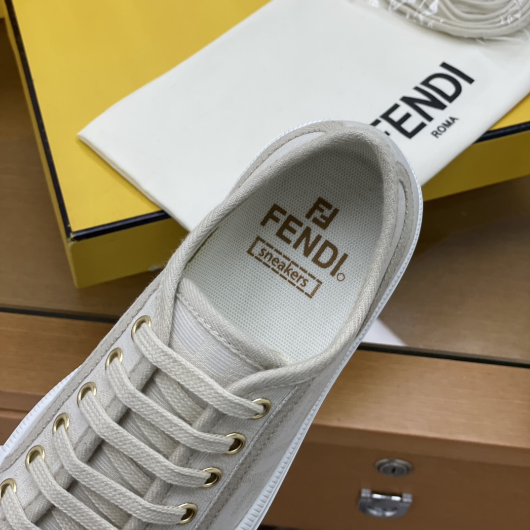 FENDI芬迪 采用布料材质棕色和烟叶黄提花FF图案情侣款帆布鞋