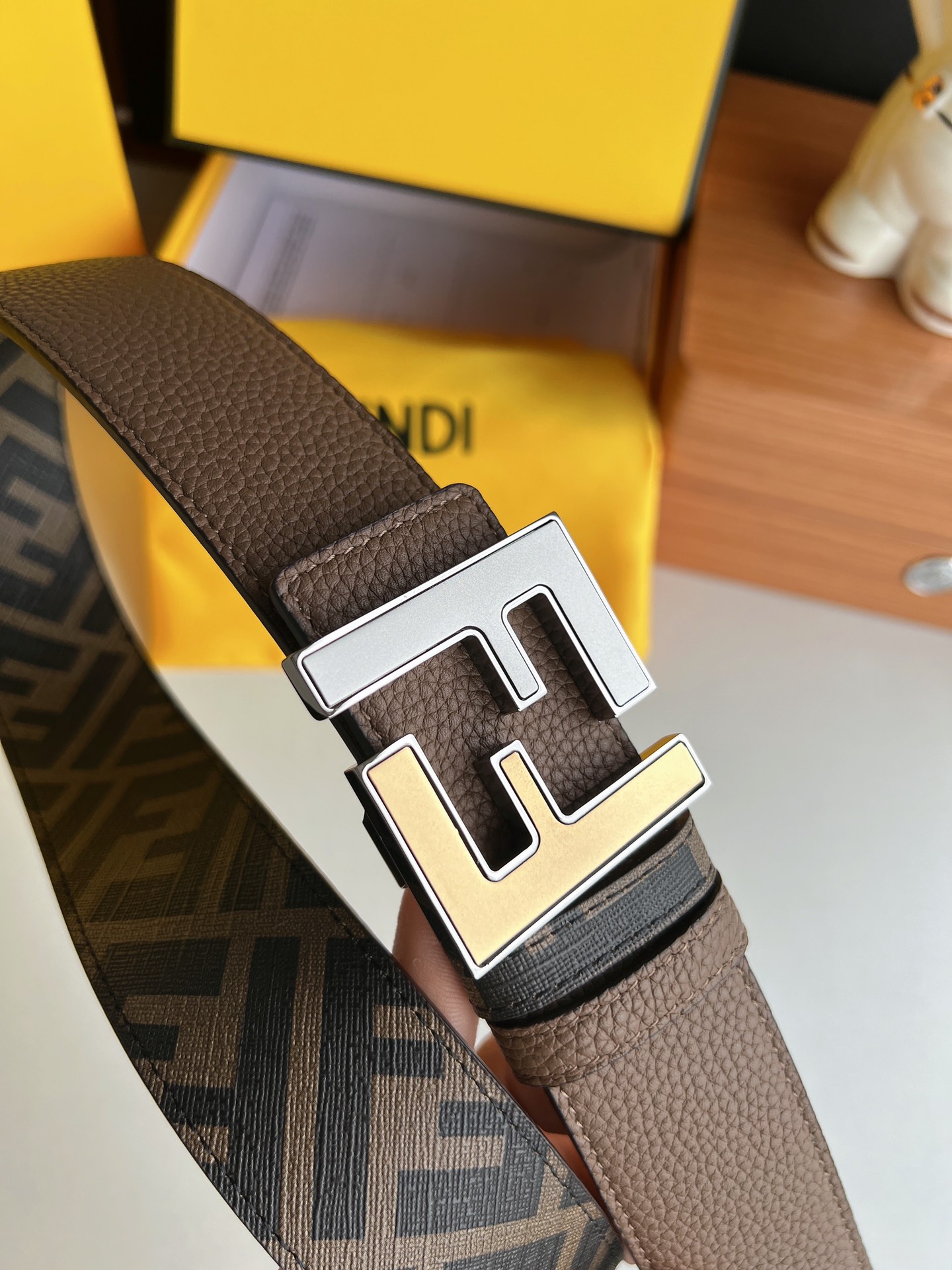 Chanel ◤𝗦𝗽𝗲𝗰𝗶𝗮𝗹 𝗦𝘂𝗽𝗽𝗹𝘆 𝗖𝗵𝗮𝗻𝗻𝗲𝗹𝘀◥ 特殊供货渠道FEND芬迪潮流感爆棚系列