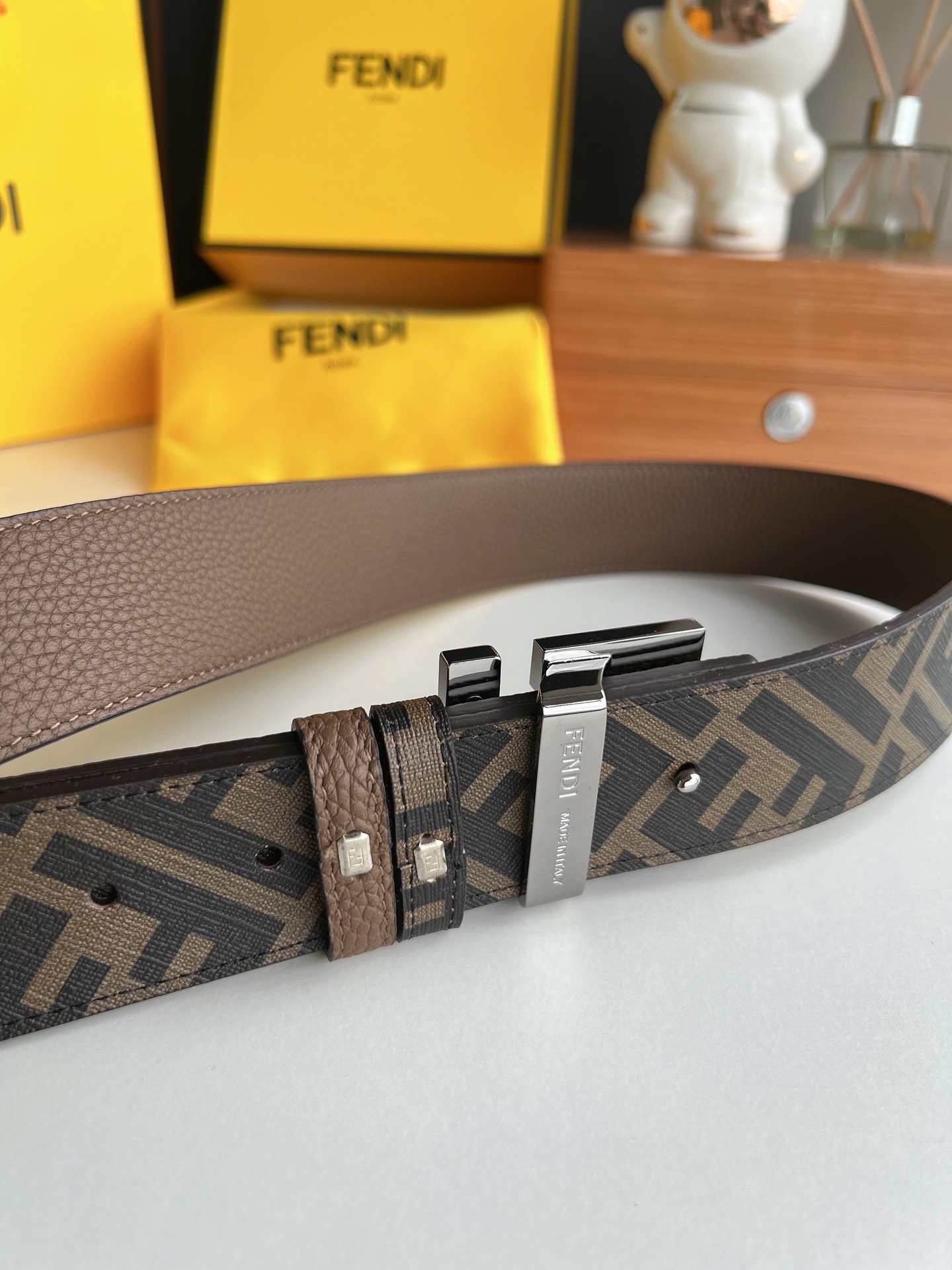 Chanel ◤𝗦𝗽𝗲𝗰𝗶𝗮𝗹 𝗦𝘂𝗽𝗽𝗹𝘆 𝗖𝗵𝗮𝗻𝗻𝗲𝗹𝘀◥ 特殊供货渠道FEND芬迪潮流感爆棚系列
