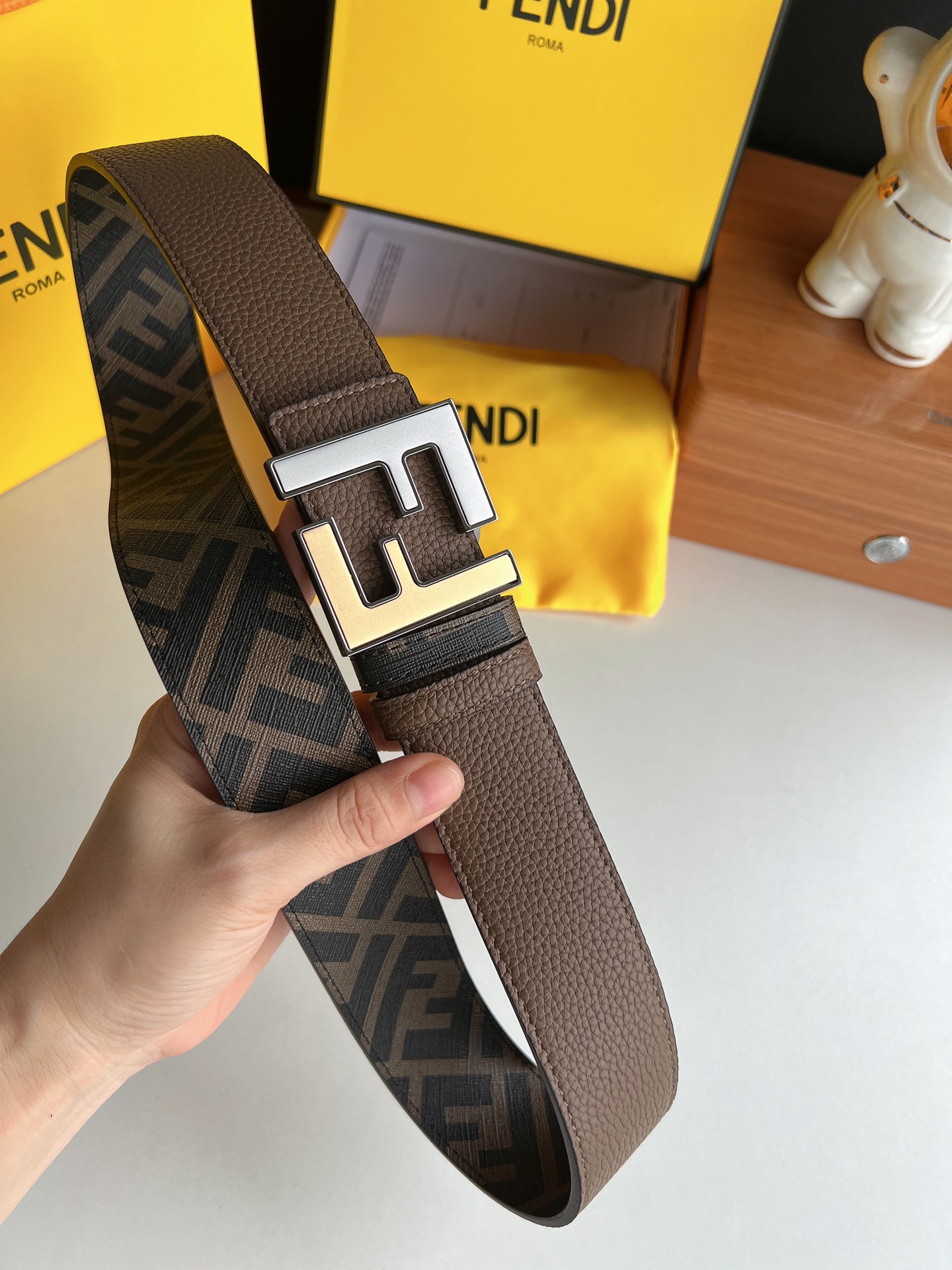Chanel ◤𝗦𝗽𝗲𝗰𝗶𝗮𝗹 𝗦𝘂𝗽𝗽𝗹𝘆 𝗖𝗵𝗮𝗻𝗻𝗲𝗹𝘀◥ 特殊供货渠道FEND芬迪潮流感爆棚系列