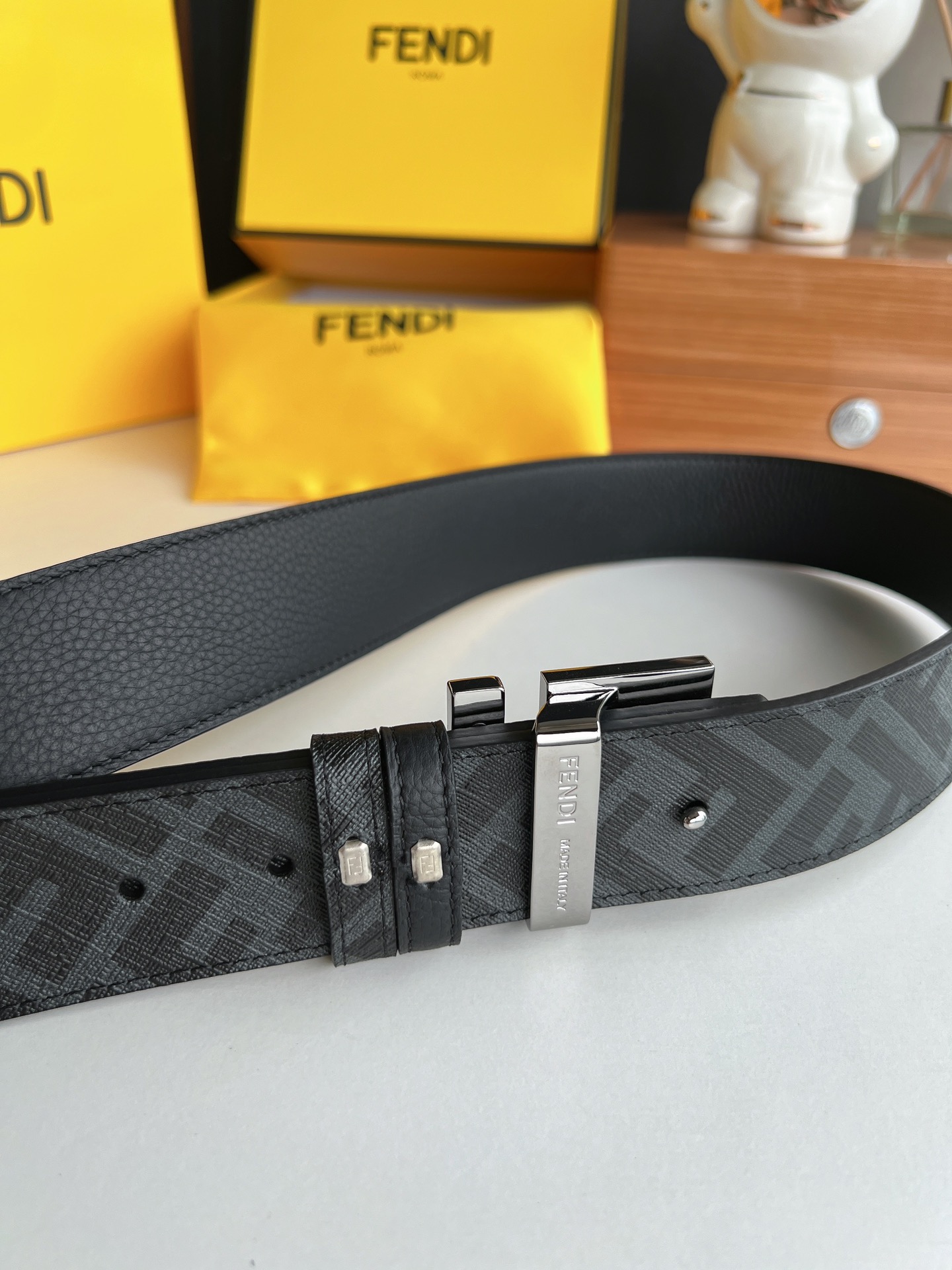 Chanel ◤𝗦𝗽𝗲𝗰𝗶𝗮𝗹 𝗦𝘂𝗽𝗽𝗹𝘆 𝗖𝗵𝗮𝗻𝗻𝗲𝗹𝘀◥ 特殊供货渠道FEND芬迪潮流感爆棚系列