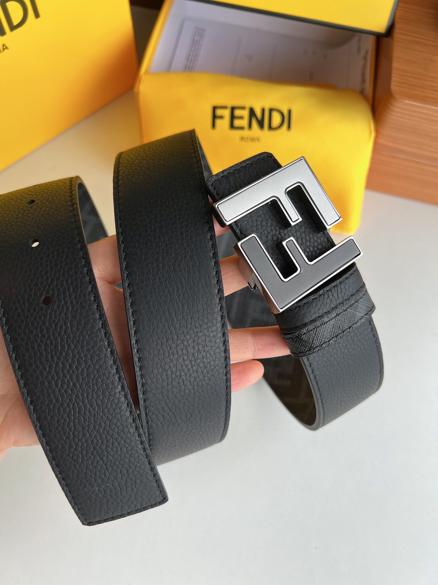 Chanel ◤𝗦𝗽𝗲𝗰𝗶𝗮𝗹 𝗦𝘂𝗽𝗽𝗹𝘆 𝗖𝗵𝗮𝗻𝗻𝗲𝗹𝘀◥ 特殊供货渠道FEND芬迪潮流感爆棚系列