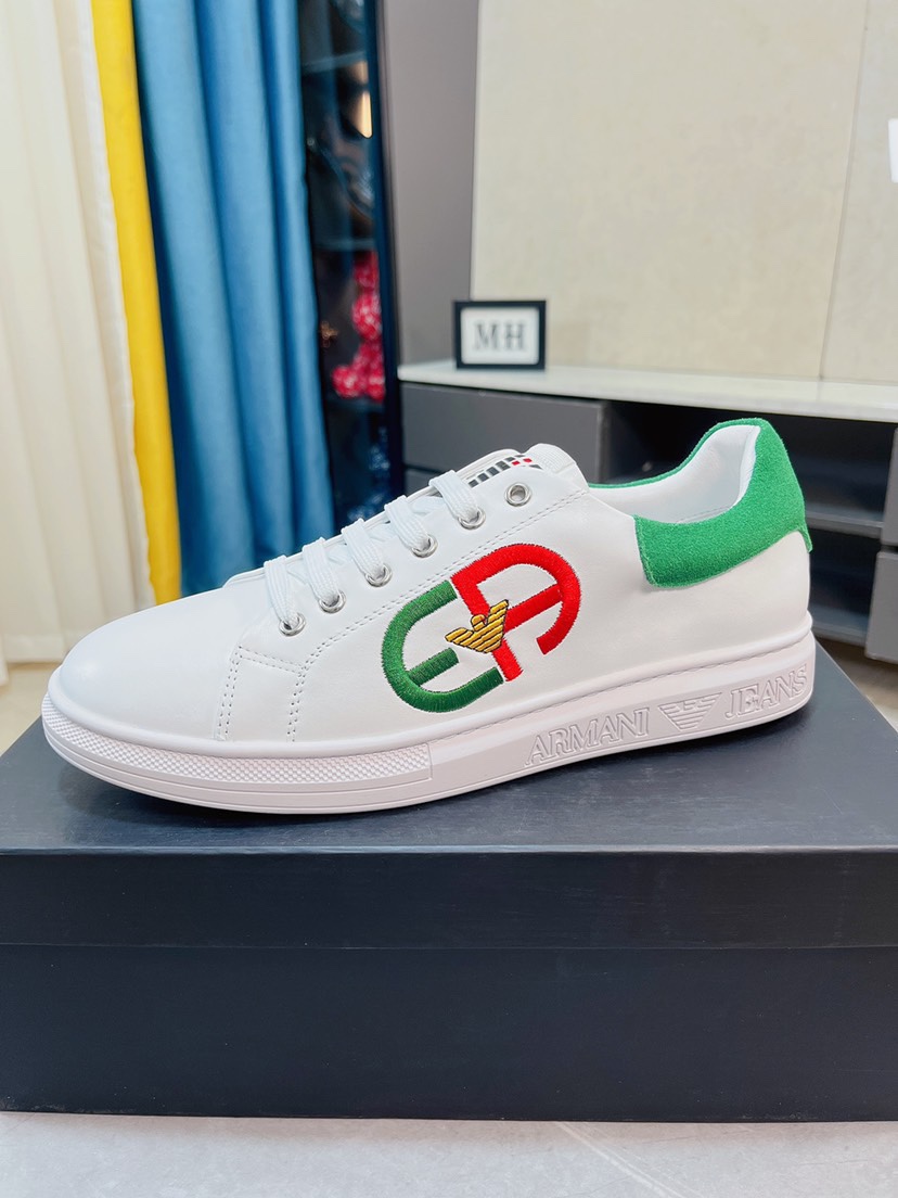 I5  ARMENI阿玛尼上市著名奢侈品牌，专柜同步更新，意大利男鞋时尚杂志季刊封面主推款鞋面采用意大利进口牛皮和品牌标，进口真皮内里.高端大气，上脚舒适有型。 细节无可挑剔。