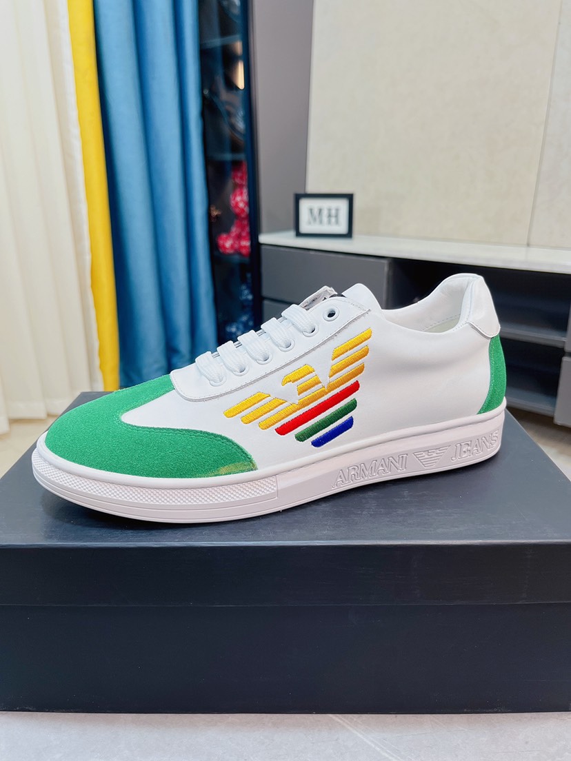 I5  ARMENI阿玛尼上市著名奢侈品牌，专柜同步更新，意大利男鞋时尚杂志季刊封面主推款鞋面采用意大利进口牛皮和品牌标，进口真皮内里.高端大气，上脚舒适有型。 细节无可挑剔。