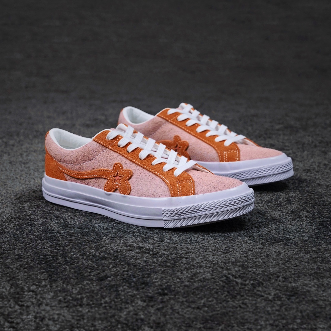 G0 Converse One Star X Golf le Fleur 匡威官方 橘粉小花TTC联名 在经过多次曝光与预告之后，Converse 近日正式揭开与人气歌手 Tyler, the Creator 全新联名 GOLF le FLEUR* 系列的完整面纱