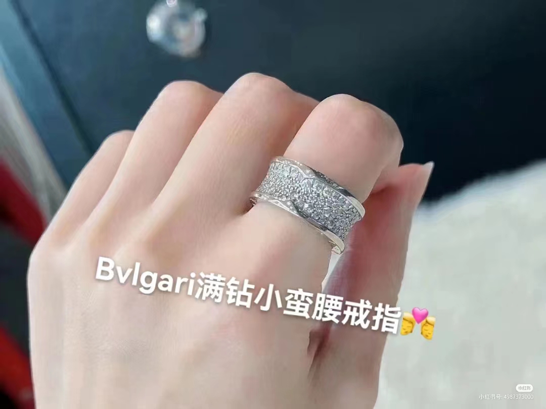 NO:661156,Bvlgari Bulgari Necklace, Silver Rose Gold Rose Full Diamond Ring, Galaxy Ring, because it sparkles into the starry sky, binglingbingling is a ring that perfectly combines elegance, elegance, nobility and charm. The birth of this series brings the ancient atmosphere to modern times, and the intricate inlay technology perfectly combines the past and present styles!  The whole series is CNC assembled, with honeycomb pavé work on the waist. Sizes 6-7-8-9-10-11-12 (US sizes), Bvlgari rings, Bottega Veneta, bvlgari, bvlgari, necklace, ring19860909Bvlgari 宝丽格项链 银色 玫金瑰满钻戒指 银河系戒指,因闪为到星空中,binglingbingling闪发闪光 贵气雅优高贵迷人美完结合的一款戒指,该列系的诞生着带古老的气穿息越到现代,错有落致的密的镶工艺,再完次美的结了合过去与现的在风格！全全系CNC工组艺装,腰身窝蜂密镶工艺. 码数6-7-8-9-10-11-12码（美码）,宝格丽戒指,bottega veneta,bvlgari,bvlgari,necklace,ring,Jewelry