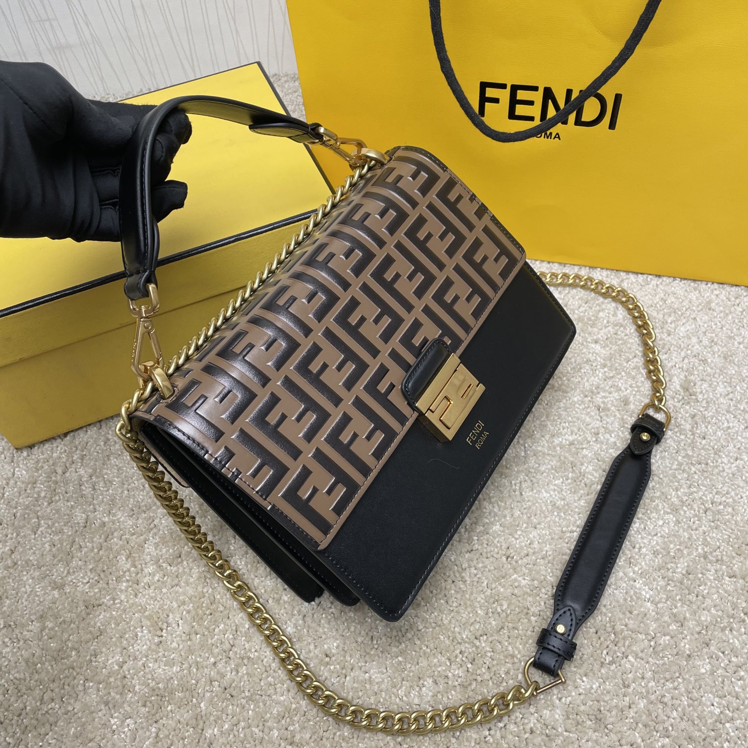 P590 FENDI （芬迪）Kan I 大号8839 摩卡啡