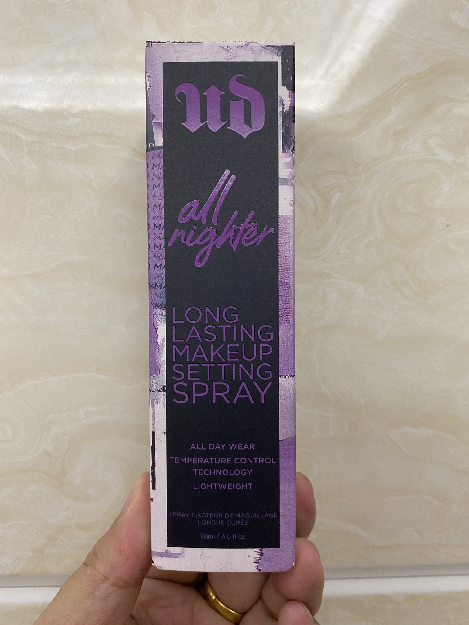 (Spray fijador de maquillaje Urban Decay 118ml)🔜Este spray fijador es un viejo famoso en internet, el rocío de agua es…