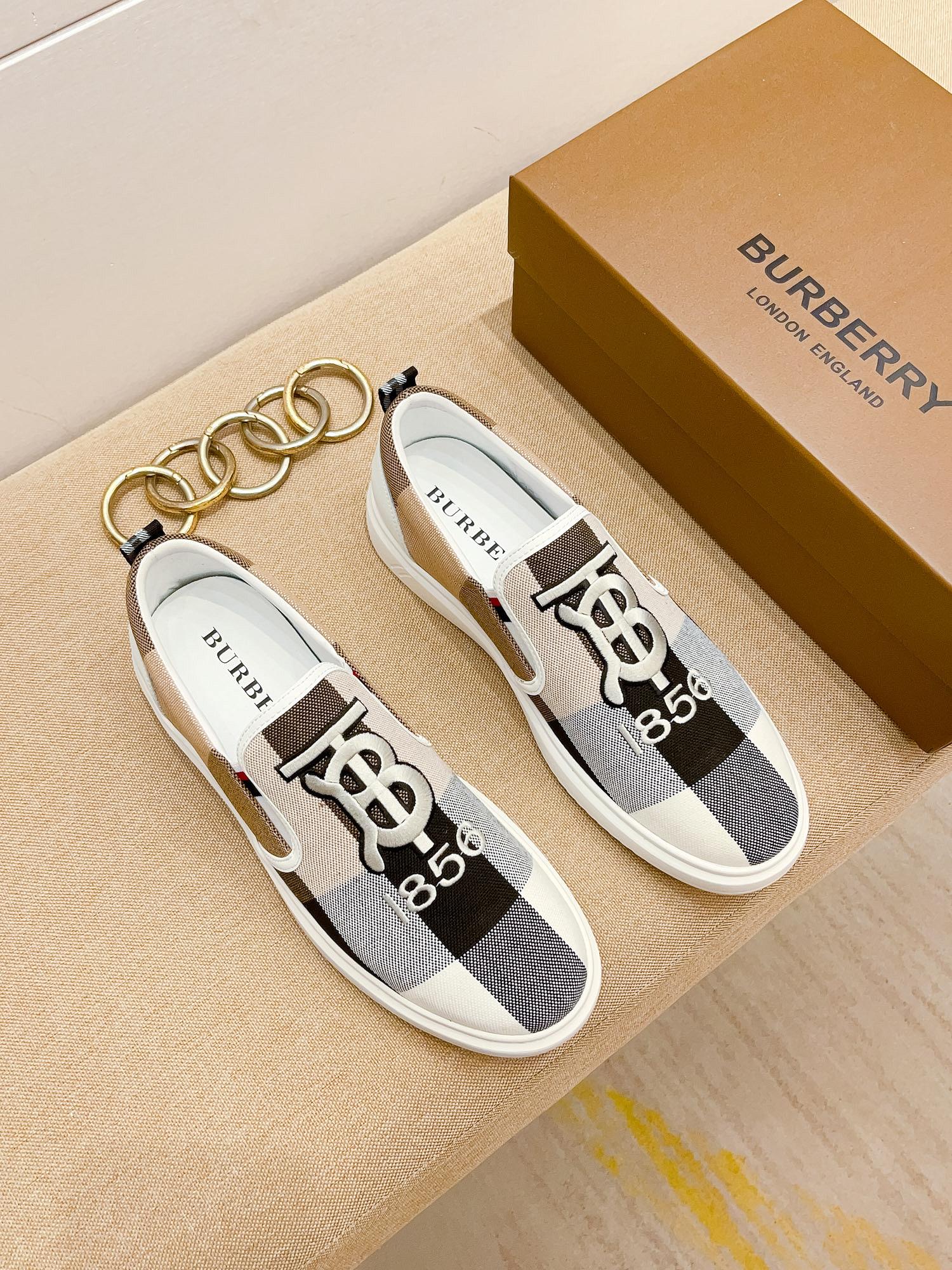 I0 巴宝莉 Burberry 休闲时尚潮流鞋，秋季男士休闲鞋原版复刻、香港原版买来复刻出品，鞋面进口专柜面料，进口绵羊里、生胶大底防滑耐磨舒适透气，鞋头内里跟专柜一制。@适合各种出行，可选，现货38-44