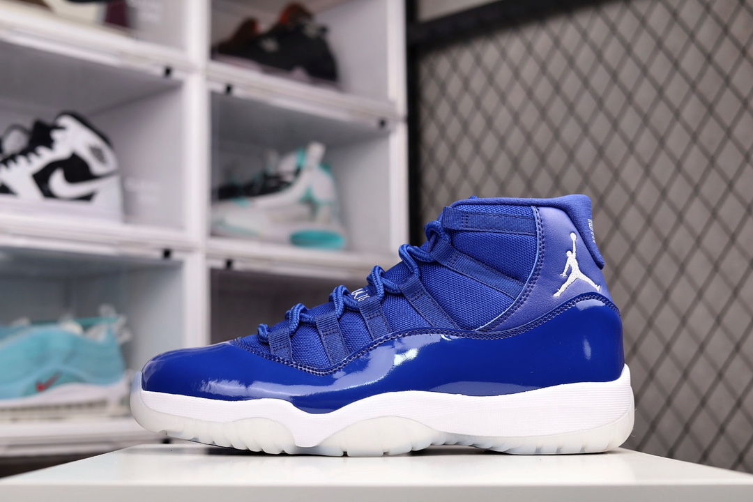 I0 Nk Wmns Air Jordan 11 Retro”Midnight Navy White”AJ11代迈克尔·乔丹高帮运动文化篮球鞋“午夜蓝白果冻底”采用漆皮镀膜牛培革组合耐磨防刮牛津布鞋面材质搭载原厂碳纤维缓震中板还原ZP细节原厂流水成型工艺厂级拉帮注胶效果午夜蓝+特殊鞋面