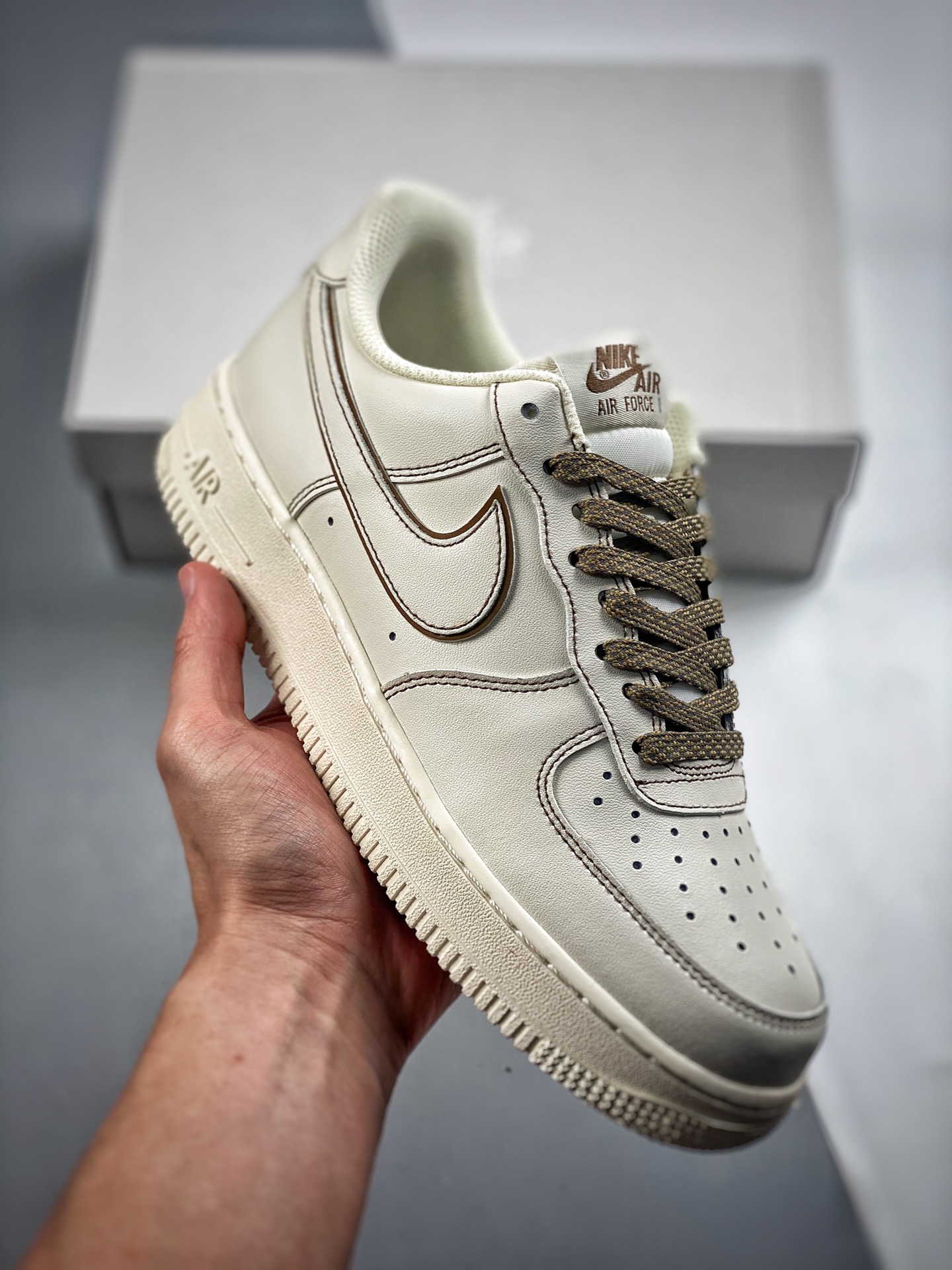 -3 Nike Air Force 1 Low '07 "Bugs Bunny" color marrón claro con estrellas. Horma original y cartón original, creando el…