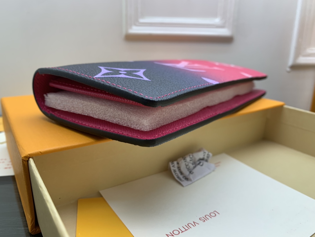 Close-up of the leather texture on the bifold wallet