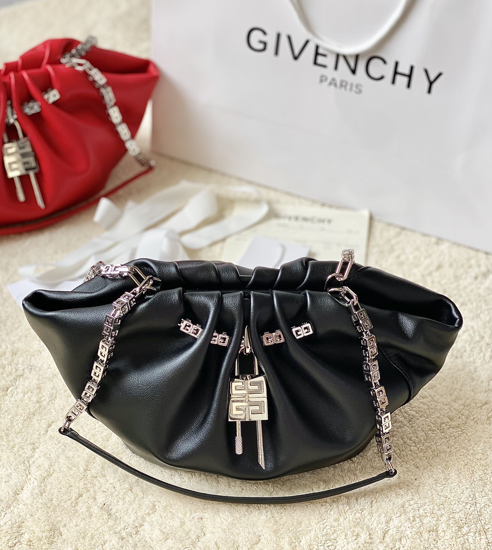 Givenchy Sacos de corpo cruzado & Ombro Preto Branco Couro de vaca Pele carneiro Correntes