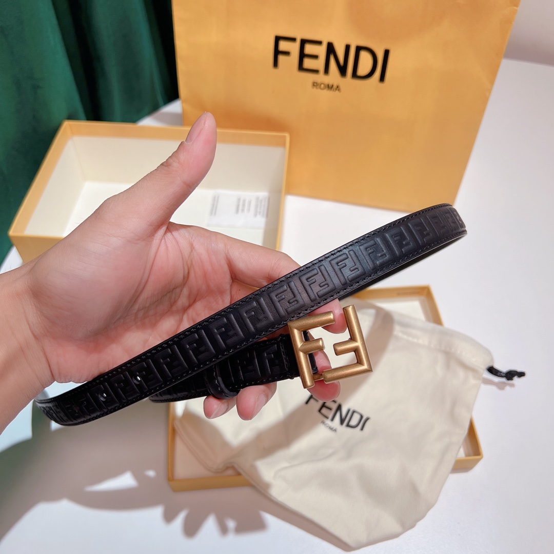 Fendi 五金做工精细 线条流畅 表面光滑 𝐙𝐏电镀工艺 香港通关【𝐇𝐀𝐀𝐒】 进口皮料