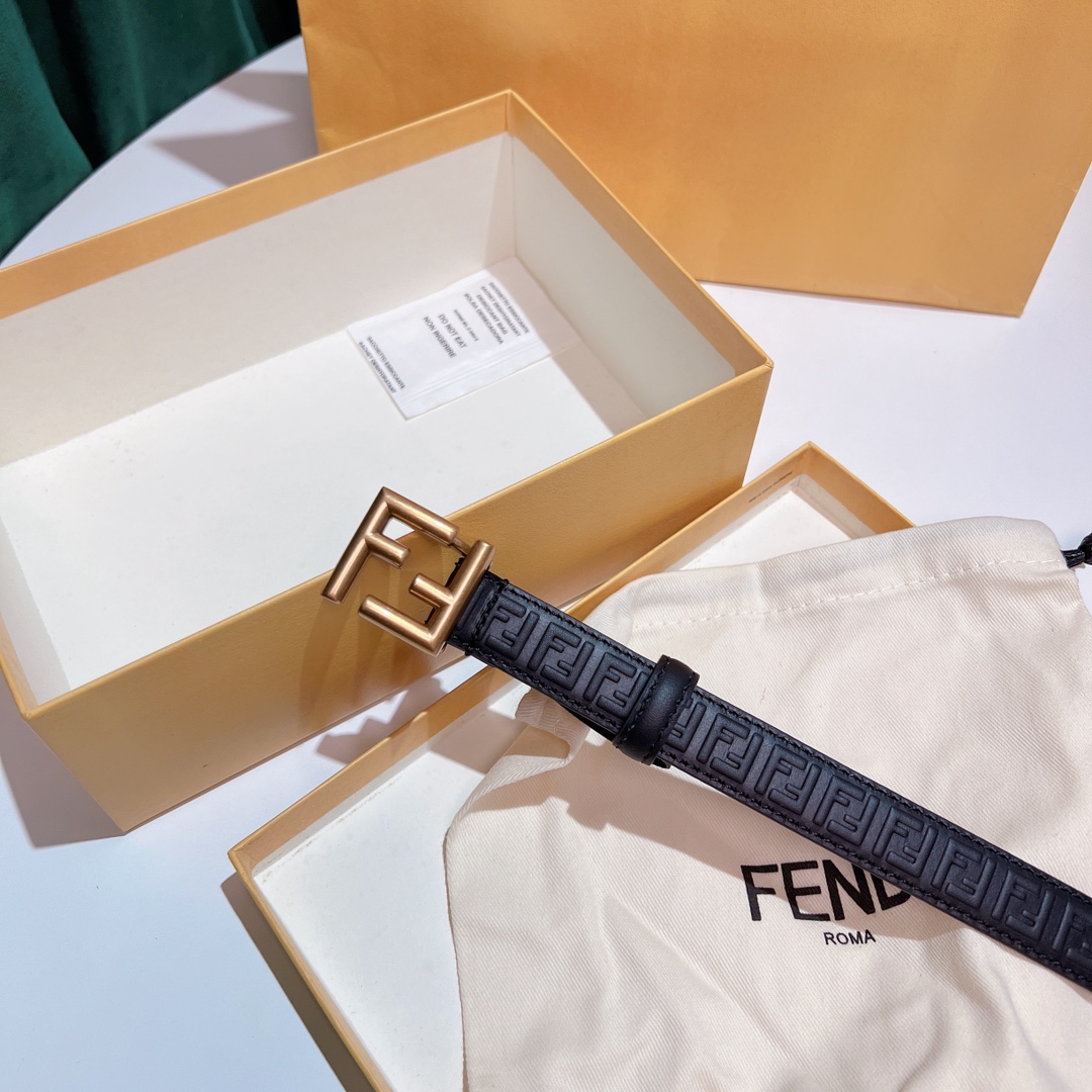 Fendi 五金做工精细 线条流畅 表面光滑 𝐙𝐏电镀工艺 香港通关【𝐇𝐀𝐀𝐒】 进口皮料