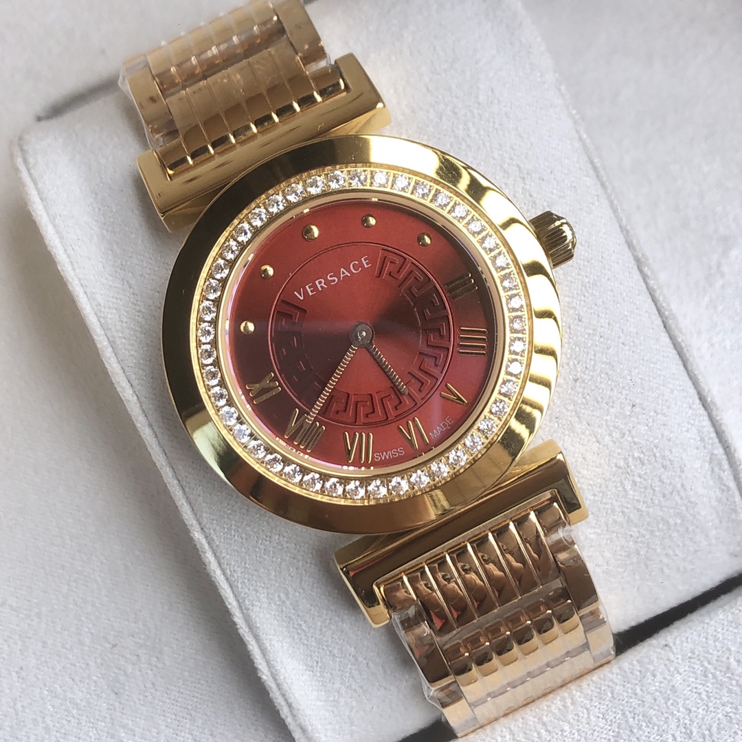 NO:157897,Bill: Original box: 50 Versace Q-inlaid diamond quartz women's watch, with Greek back patterns on the outer ring, showing time with Maro numerals and dots, inheriting classics and classics, diverse colors, and excellent details. The watch diameter is ~35mm, with a full-inclusive set!  , versace19860909批: 原盒:50 范思哲Q镶钻石英女表,外圈有饰希腊回纹,以马罗数字及圆点显示时间,传承经复典古、色彩多样,细节极其出众,表径~35mm,带全包套装出！,,versace,Watch