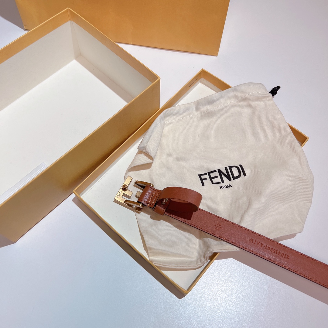 Fendi 五金做工精细 线条流畅 表面光滑 𝐙𝐏电镀工艺 香港通关【𝐇𝐀𝐀𝐒】 进口皮料