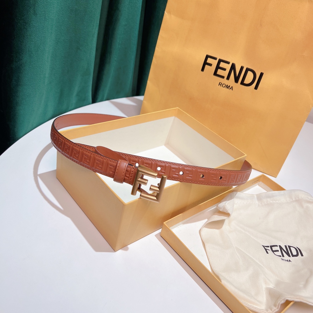 Fendi 五金做工精细 线条流畅 表面光滑 𝐙𝐏电镀工艺 香港通关【𝐇𝐀𝐀𝐒】 进口皮料