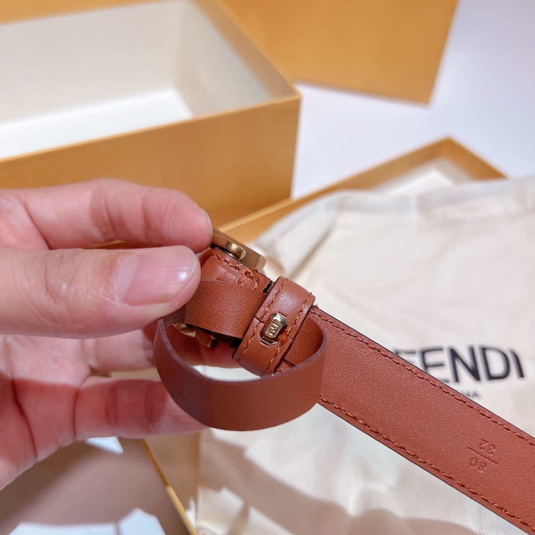 Fendi 五金做工精细 线条流畅 表面光滑 𝐙𝐏电镀工艺 香港通关【𝐇𝐀𝐀𝐒】 进口皮料