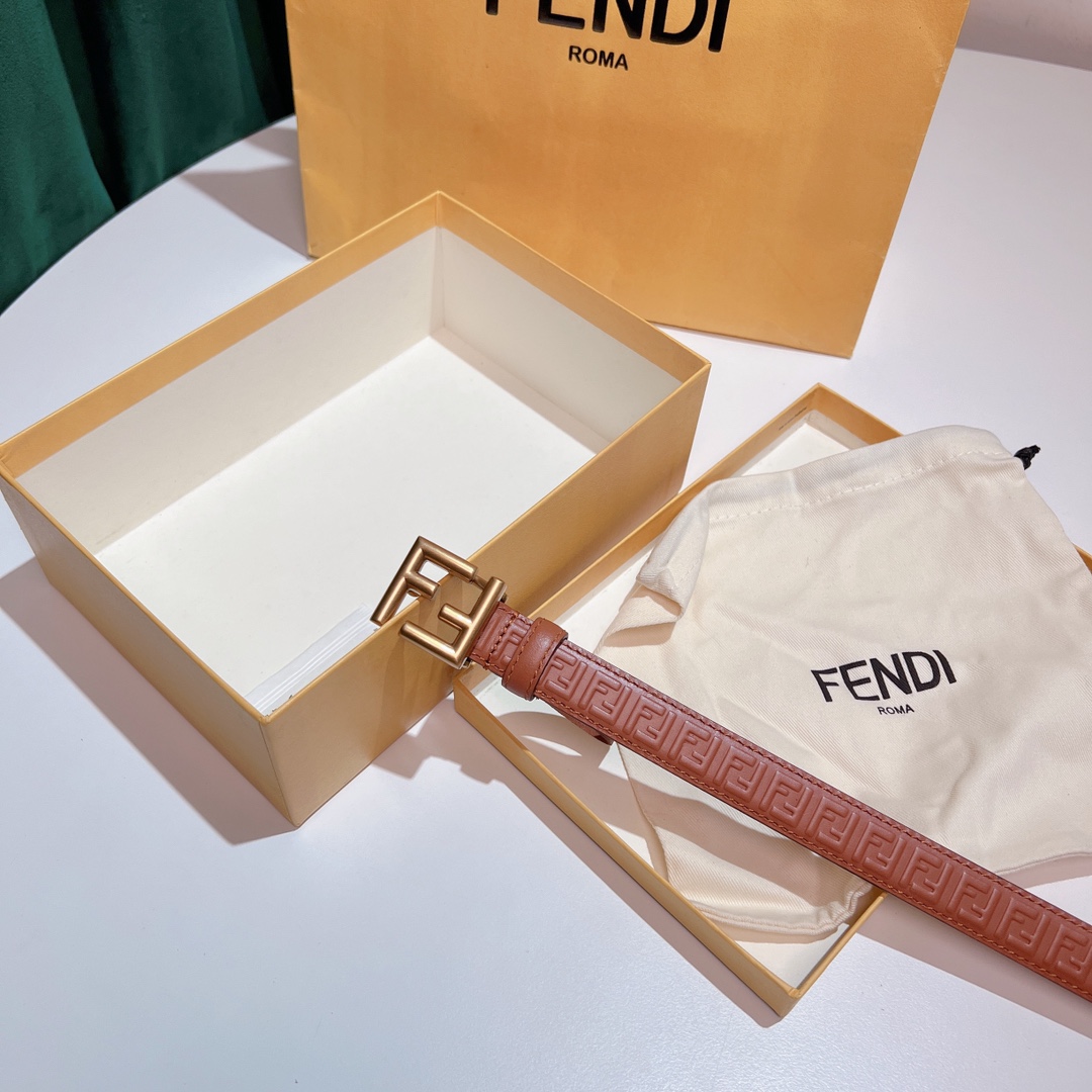 Fendi 五金做工精细 线条流畅 表面光滑 𝐙𝐏电镀工艺 香港通关【𝐇𝐀𝐀𝐒】 进口皮料