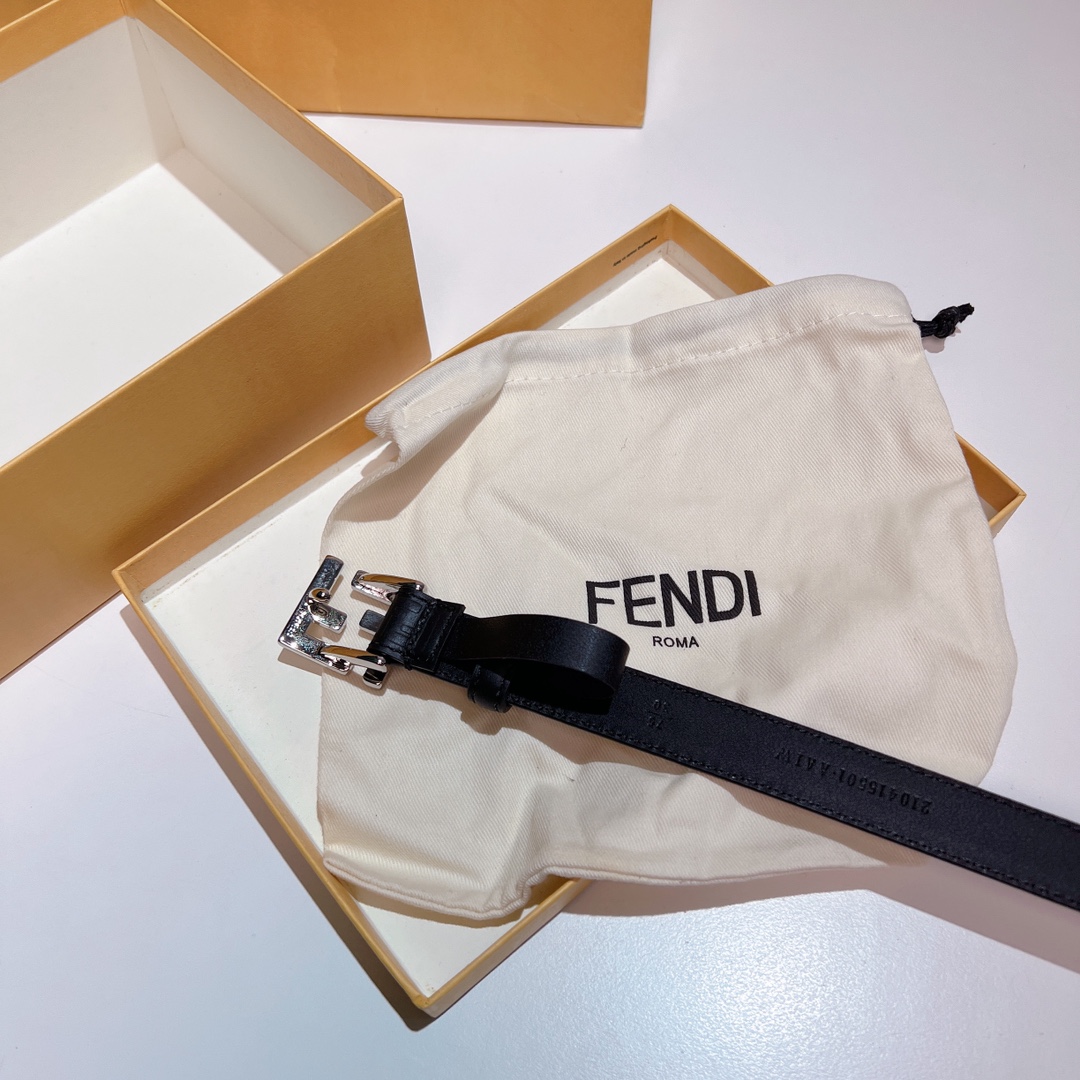 Fendi 五金做工精细 线条流畅 表面光滑 𝐙𝐏电镀工艺 香港通关【𝐇𝐀𝐀𝐒】 进口皮料