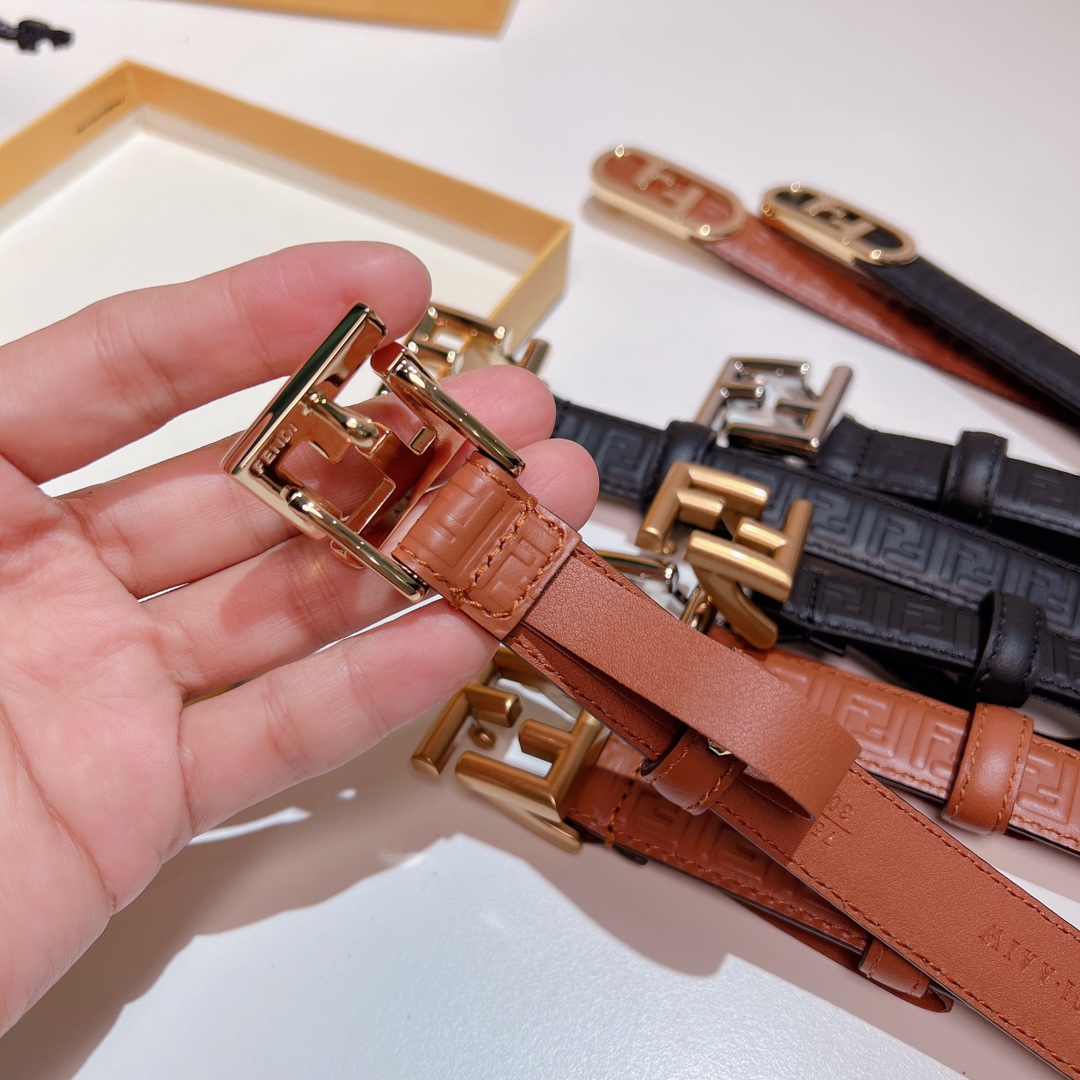 Fendi 五金做工精细 线条流畅 表面光滑 𝐙𝐏电镀工艺 香港通关【𝐇𝐀𝐀𝐒】 进口皮料