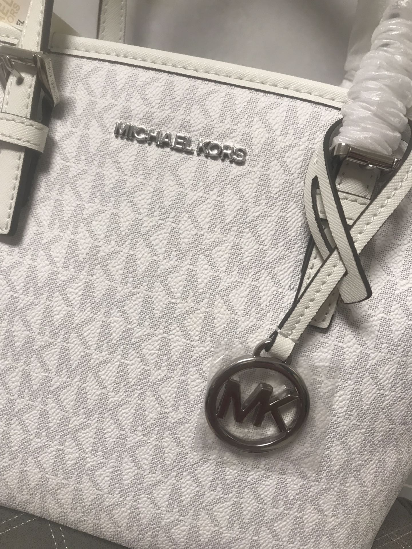 Michael Kors M家、 、MK新款小号购物袋 十字纹牛皮 购物袋样式 改成了小号 额外加了长背带