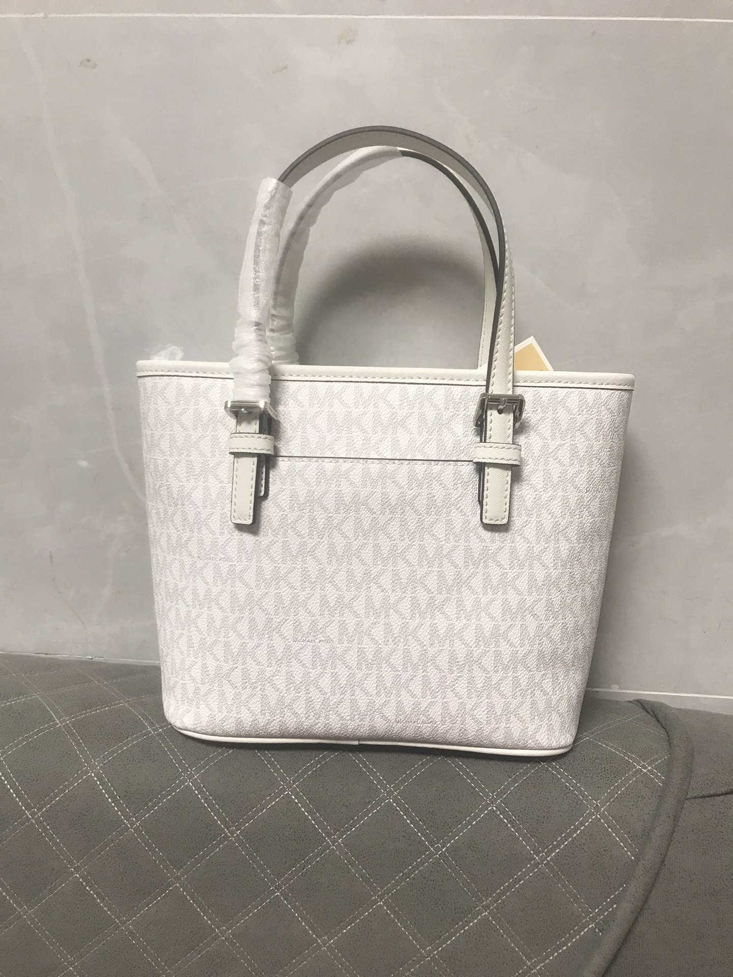Michael Kors M家、 、MK新款小号购物袋 十字纹牛皮 购物袋样式 改成了小号 额外加了长背带