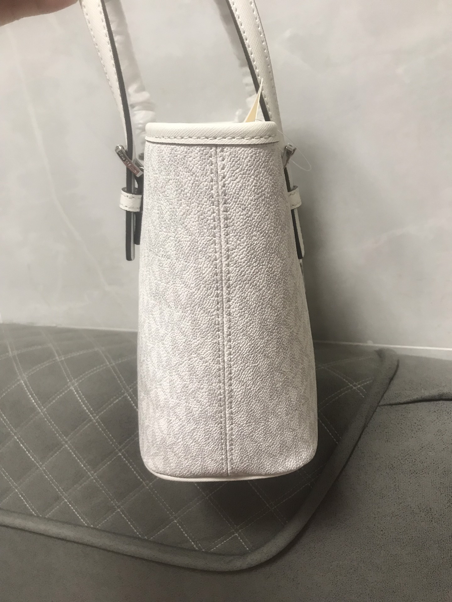 Michael Kors M家、 、MK新款小号购物袋 十字纹牛皮 购物袋样式 改成了小号 额外加了长背带