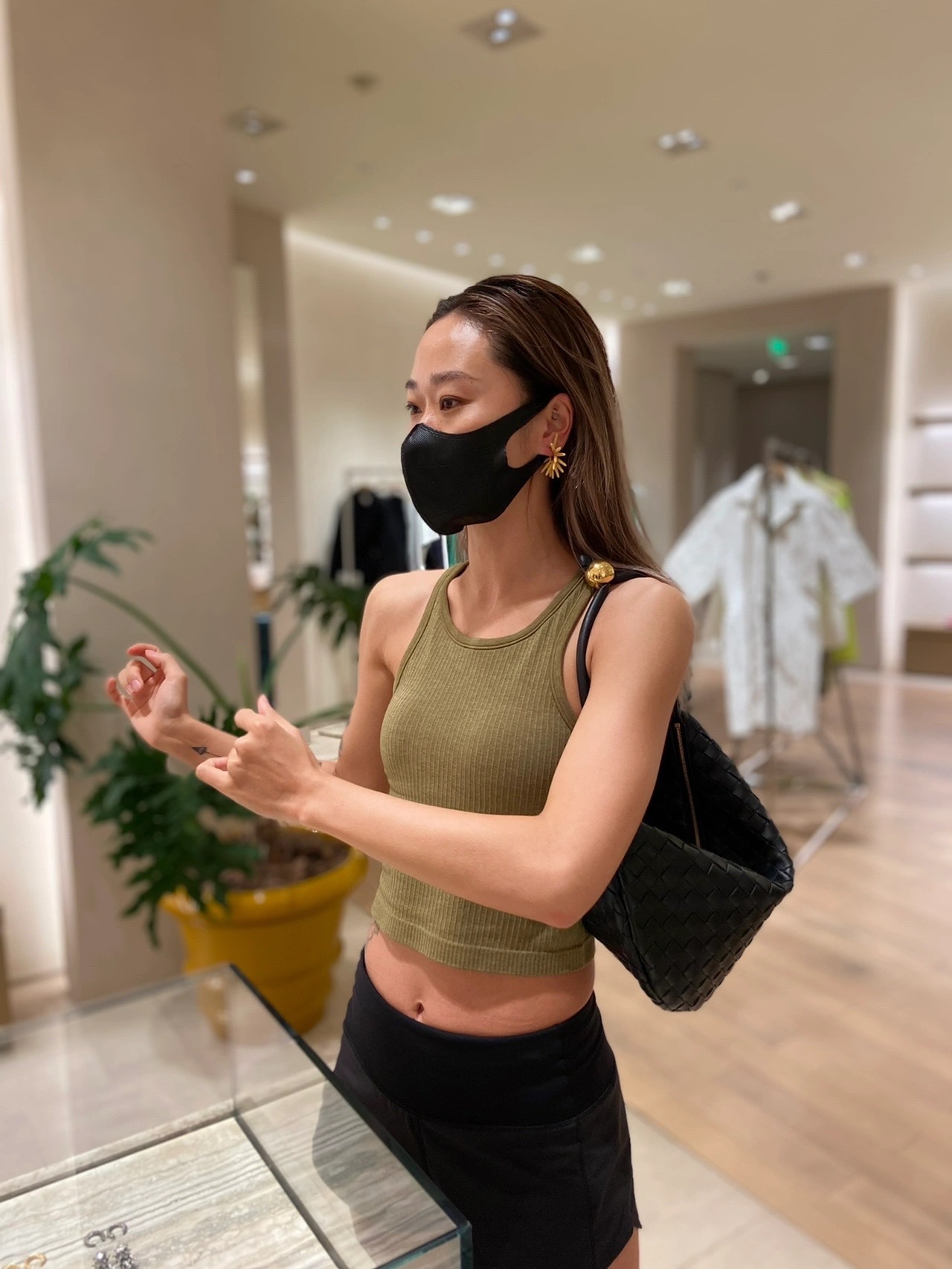 Bottega Veneta葆蝶家 TURN 40CM BAG 701024黑色