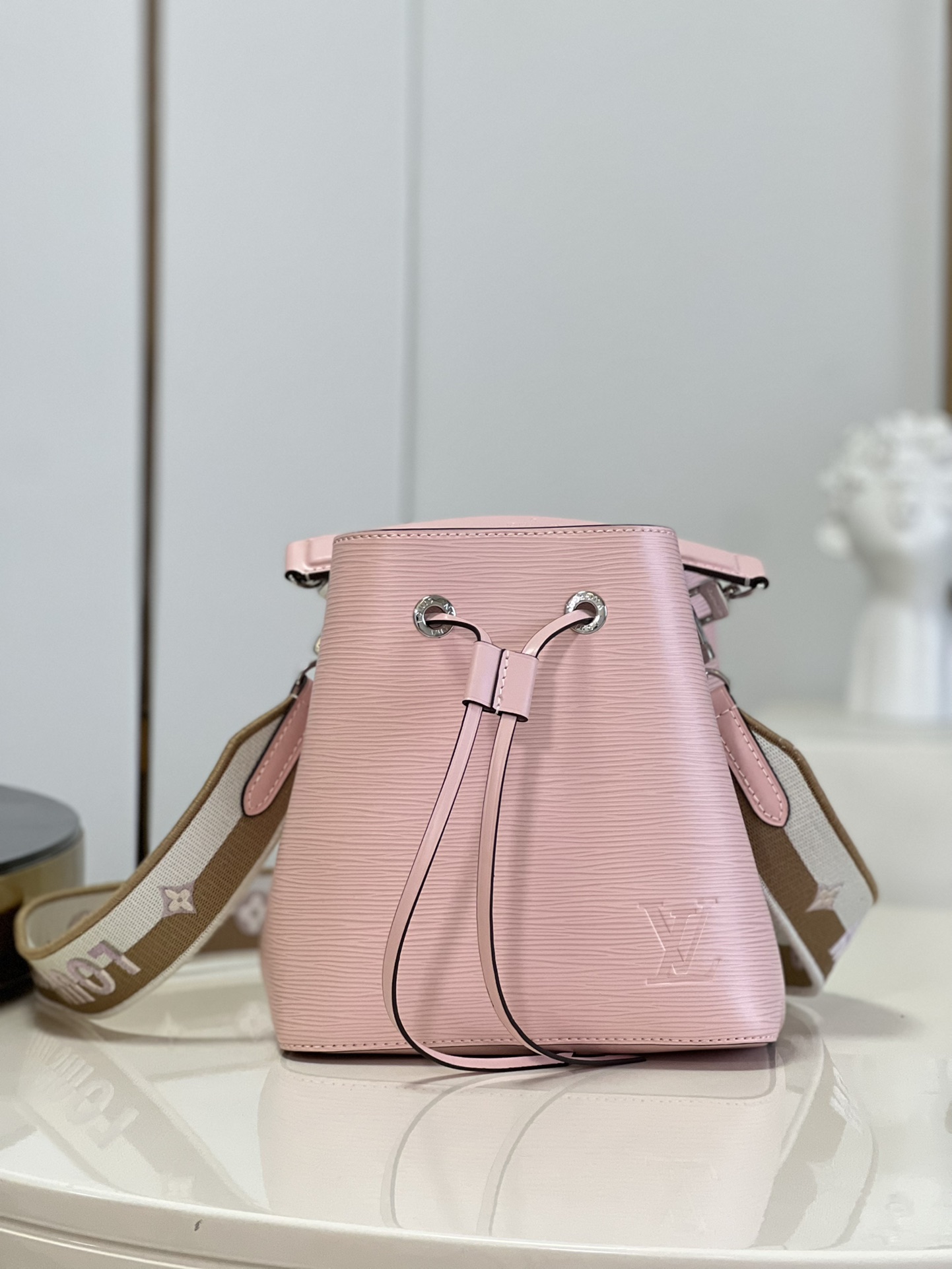 Louis Vuitton LV NeoNoe Bucket Bags Shop Designer
 Pink Embroidery Epi M53610