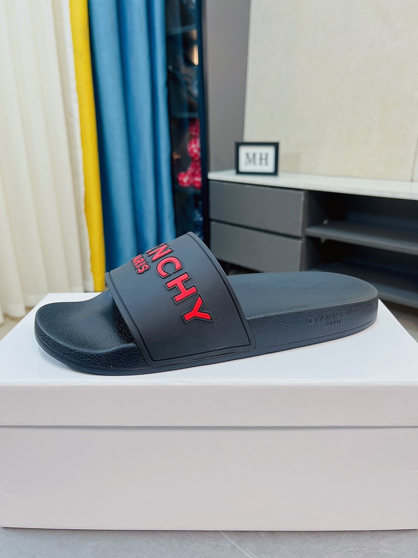 H0  GIVENCHY 纪梵希 Givenchy 男士休闲拖鞋⚠️⚠，一字拖 穿脱方便，鞋面品牌logo装饰，交叉胶条，奢华尊贵，厚实松软大底，潮爆了，上脚舒适帅气，38-44