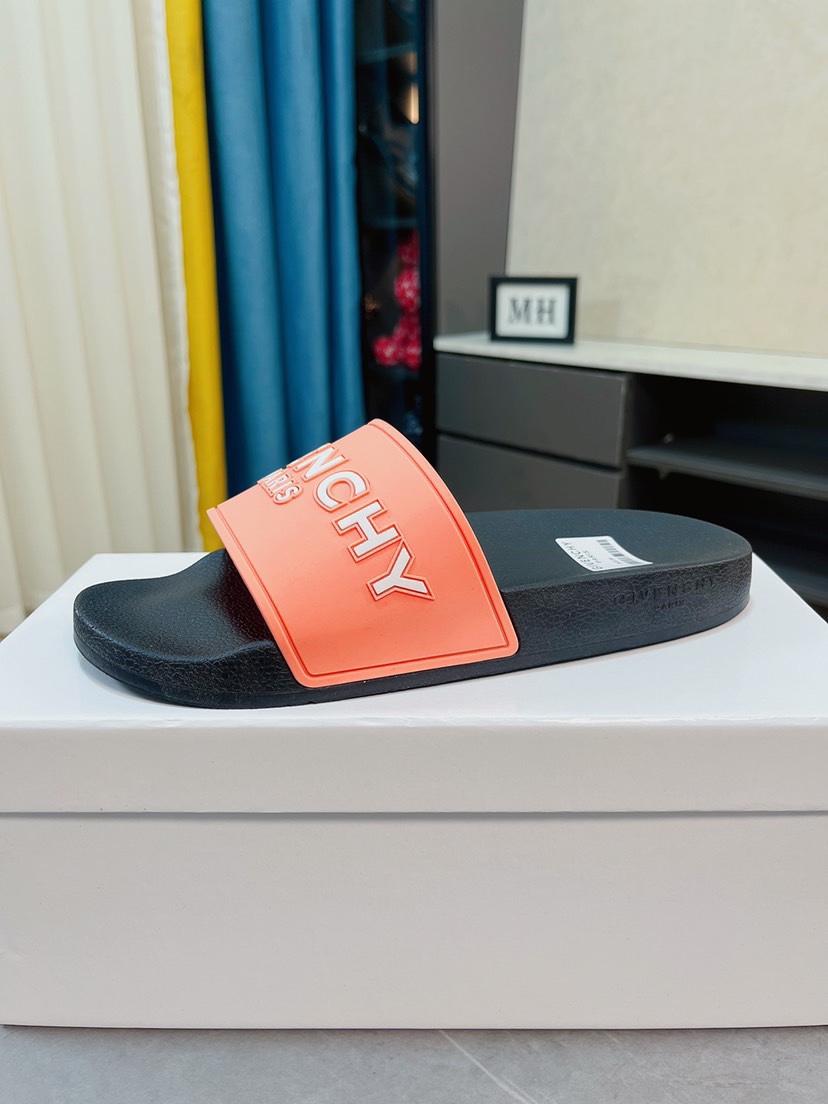 H0  GIVENCHY 纪梵希 Givenchy 男士休闲拖鞋⚠️⚠，一字拖 穿脱方便，鞋面品牌logo装饰，交叉胶条，奢华尊贵，厚实松软大底，潮爆了，上脚舒适帅气，38-44