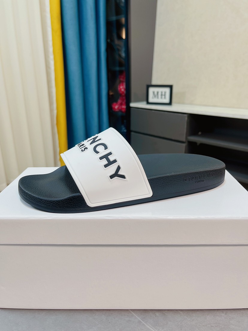 H0  GIVENCHY 纪梵希 Givenchy 男士休闲拖鞋⚠️⚠，一字拖 穿脱方便，鞋面品牌logo装饰，交叉胶条，奢华尊贵，厚实松软大底，潮爆了，上脚舒适帅气，38-44