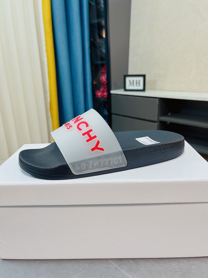 H0  GIVENCHY 纪梵希 Givenchy 男士休闲拖鞋⚠️⚠，一字拖 穿脱方便，鞋面品牌logo装饰，交叉胶条，奢华尊贵，厚实松软大底，潮爆了，上脚舒适帅气，38-44