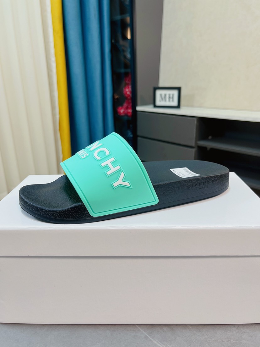 H0  GIVENCHY 纪梵希 Givenchy 男士休闲拖鞋⚠️⚠，一字拖 穿脱方便，鞋面品牌logo装饰，交叉胶条，奢华尊贵，厚实松软大底，潮爆了，上脚舒适帅气，38-44